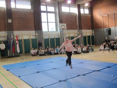 Mlade gimnastičarke 1
